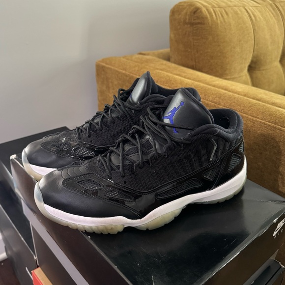 AIR JORDAN 11 RETRO LOW IE - Picture 2 of 11